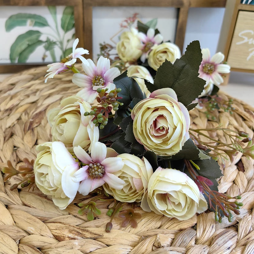 Искусственные цветы в Магнитогорске | Цветы искусственные «Камелии с мелкоцветом», сиренево-молочные, букет